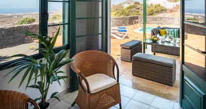 Ylellinen huvila, uima-allas, merinäköala, ilmastointi, grilli, WIFI, pöytätennis