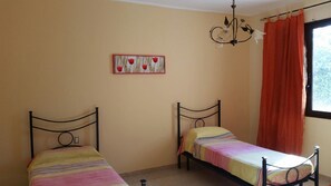 2 bedrooms, WiFi, bed sheets - Villa Cristina with garden and lots of greenery. (Floridia)
