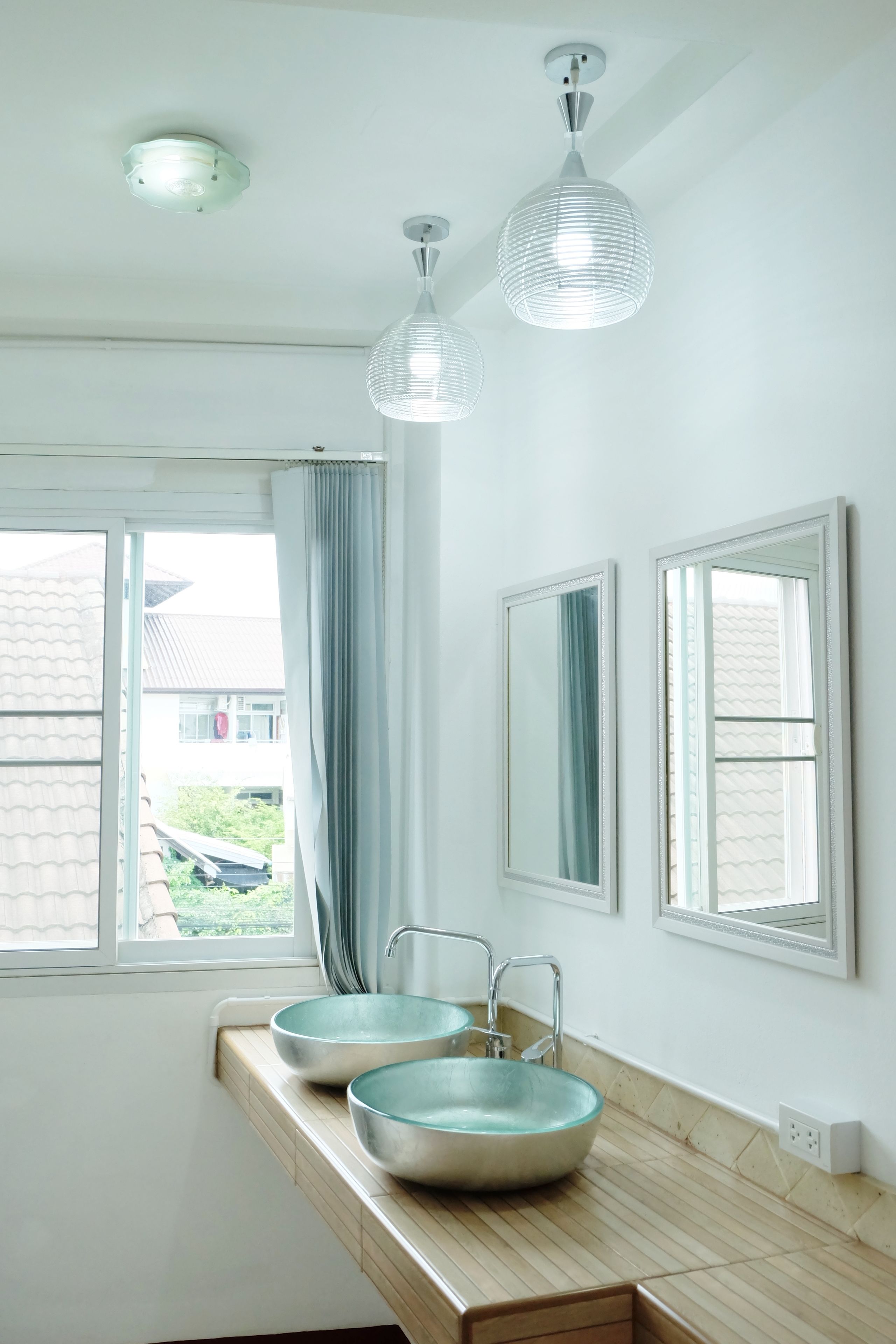 Standard Twin Room, Shared Bathroom | Bathroom sink