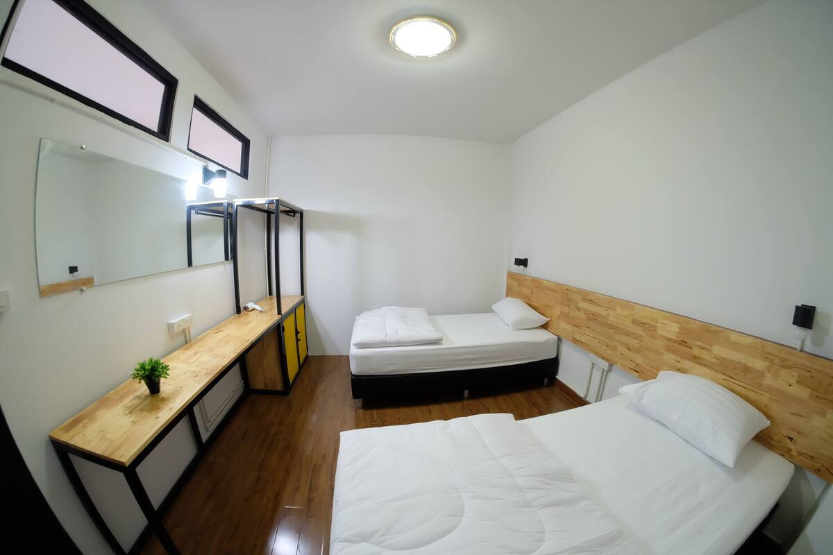 Twin Room, Shared Bathroom | WiFi (free), bed sheets