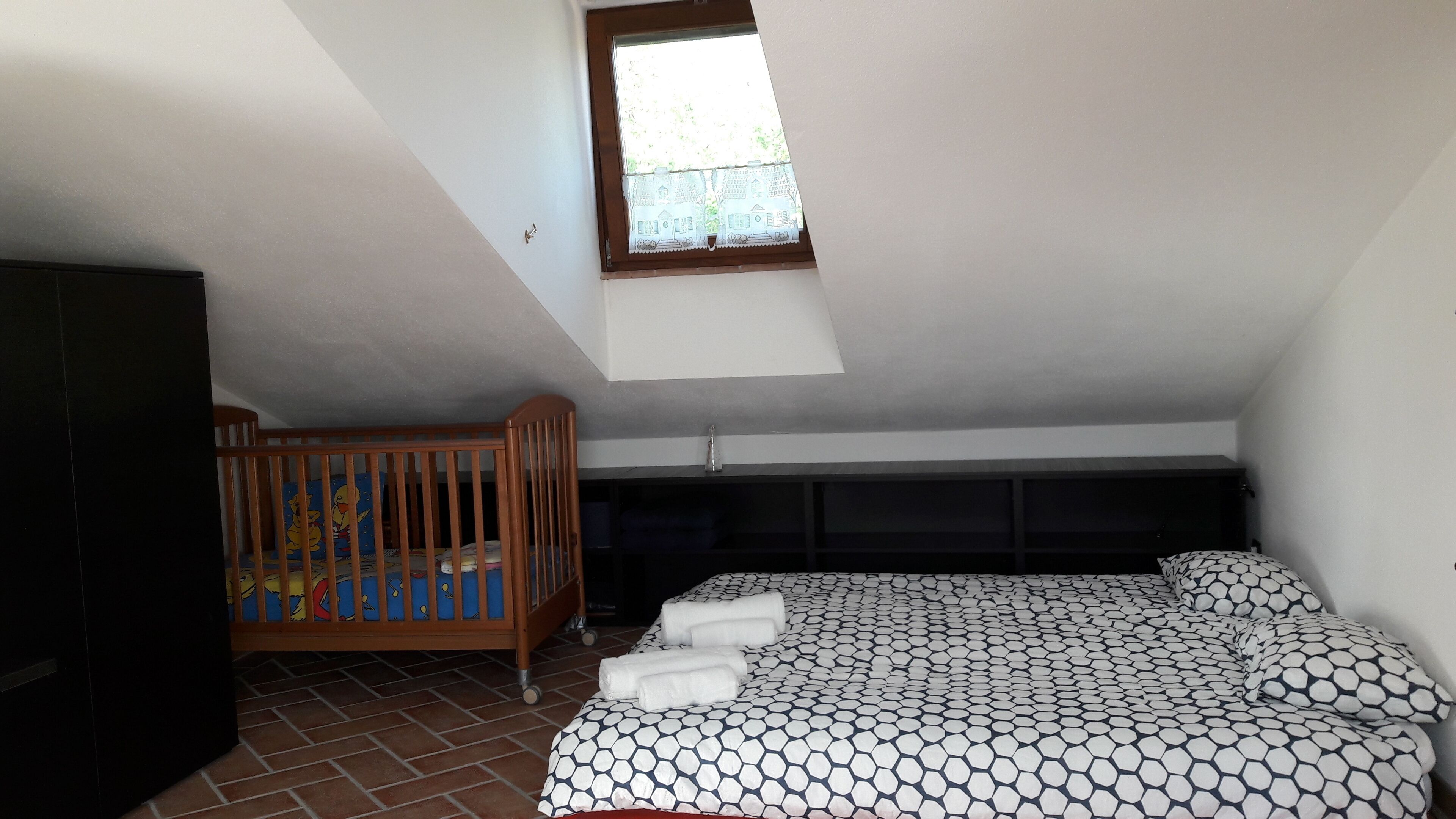 (R1) Attic AC tatami family bedroom: 2 single (90cm), 1 kingsize (170cm), 1 baby