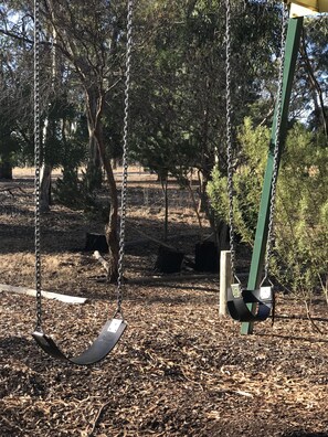Children's play area - outdoor - Padthaway Caravan Park (Padthaway)