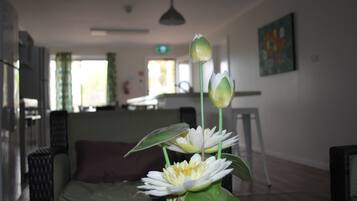 Hus - 4 sovrum (Lorikeet Lodge) | Vardagsrum | Platt-tv och ett bordtennisbord