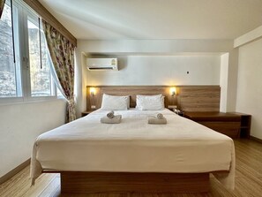 Minibar, in-room safe, laptop workspace, soundproofing - Dinsomon (Bangkok)