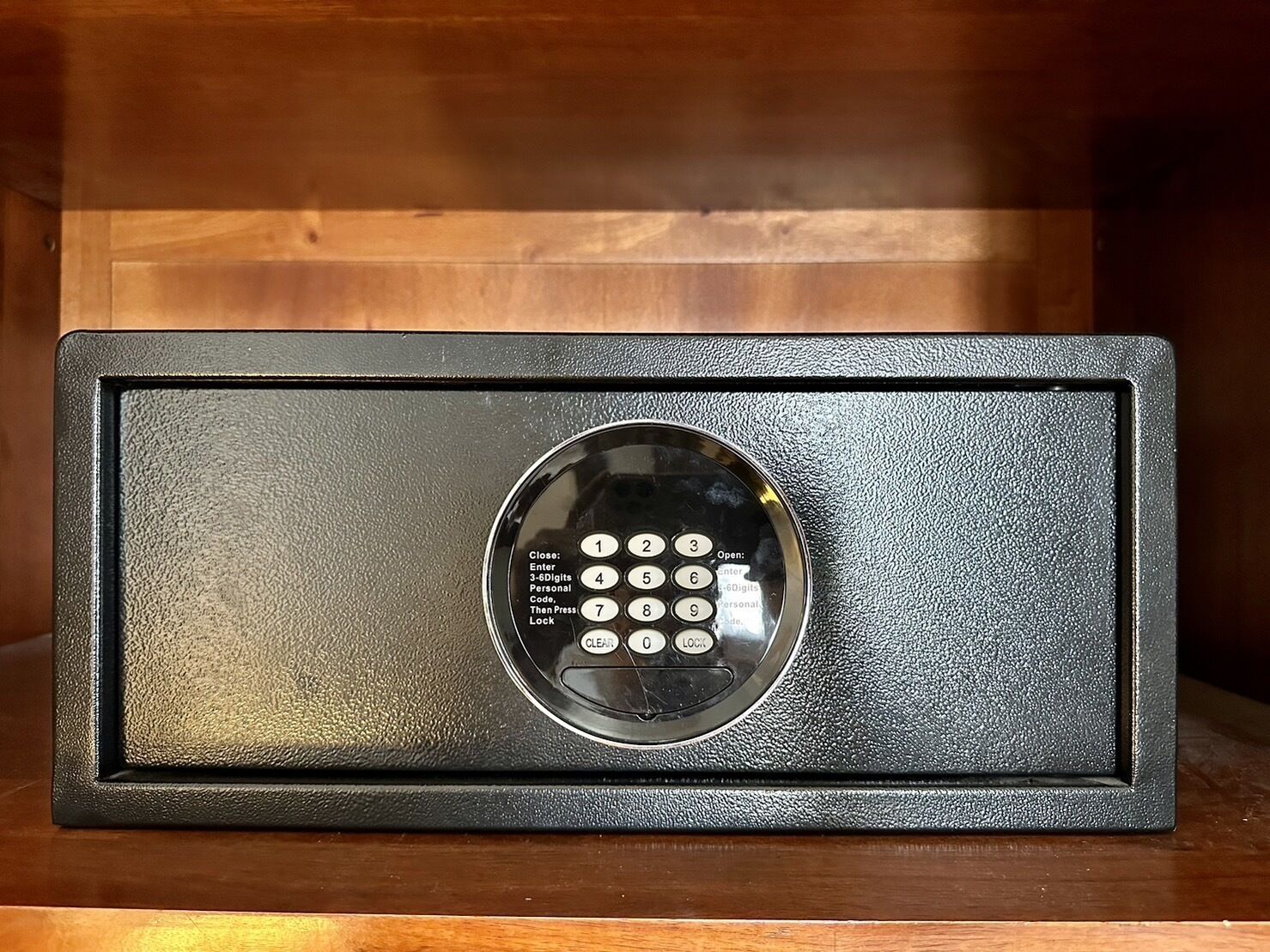 deluxe room | 1 bedroom, minibar, in-room safe, laptop workspace