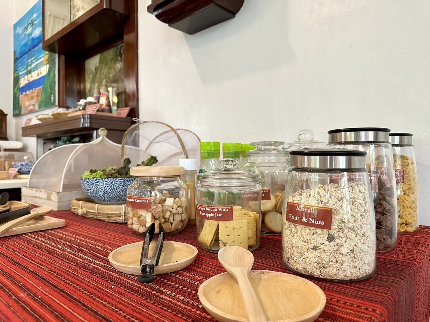 daily buffet breakfast for a fee