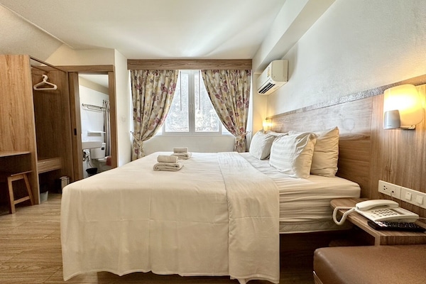 Minibar, una cassaforte in camera, postazione laptop, insonorizzazione