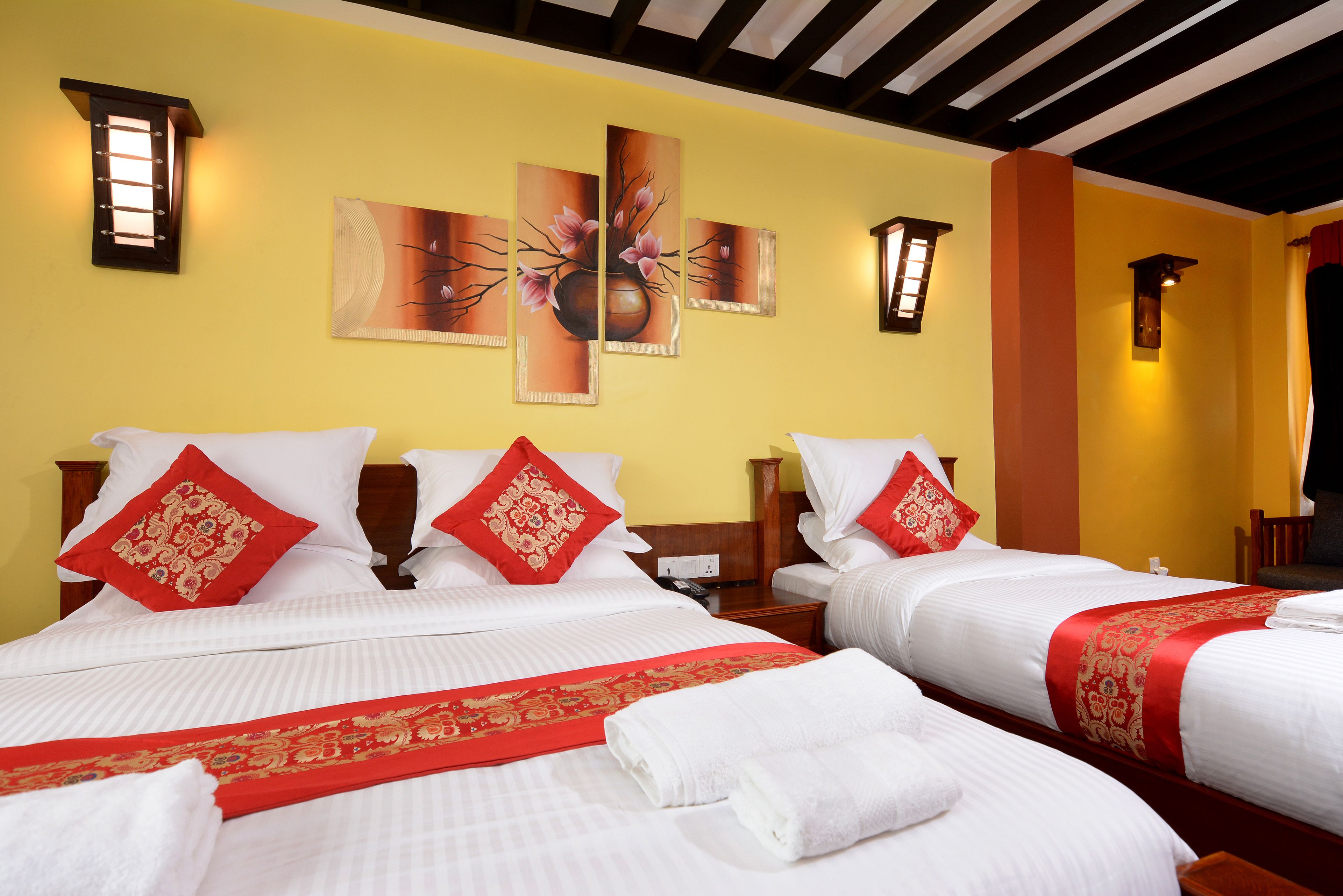 Familierom, 2 soverom | Sengetøy av topp kvalitet, minibar, safe på rommet og skrivebord