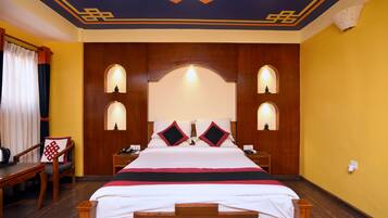 Habitación Deluxe doble, 1 cama doble | Ropa de cama de alta calidad, minibar, caja fuerte y escritorio