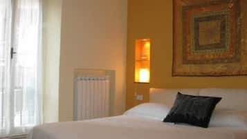 2 bedrooms, iron/ironing board