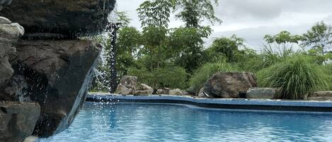 حمّام سباحة خارجي، مقاعد للتشمس