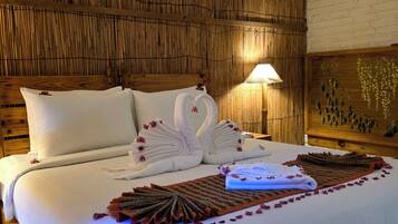 Deluxe-dobbeltværelse - 1 queensize-seng | Pengeskab på værelset, skrivebord, strygejern/strygebræt