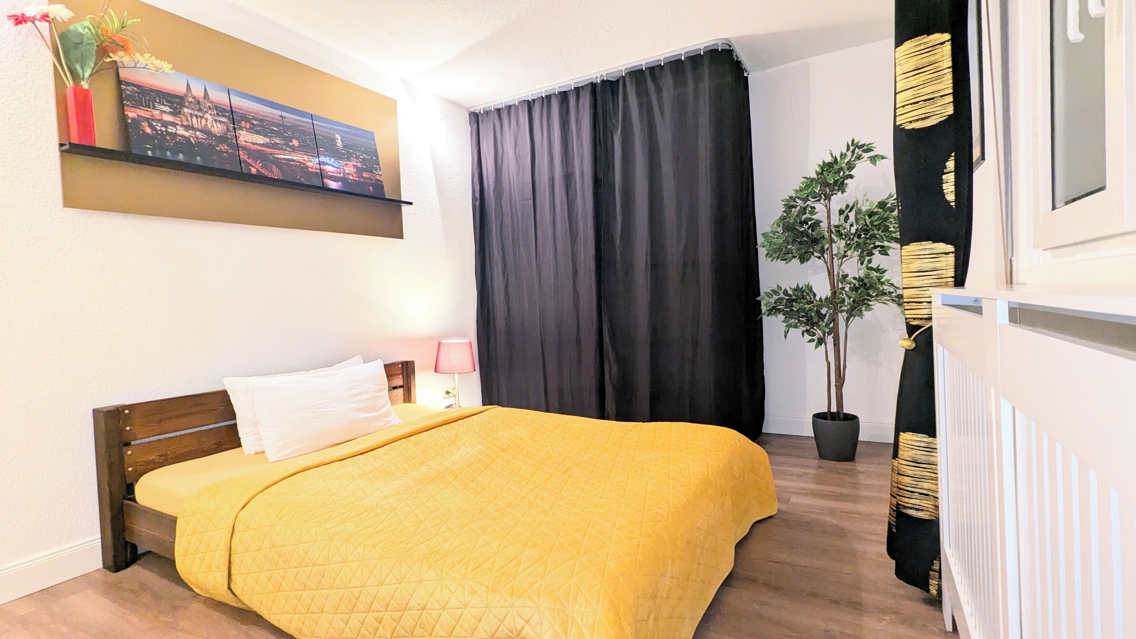 2 bedrooms, desk, iron/ironing board, travel cot