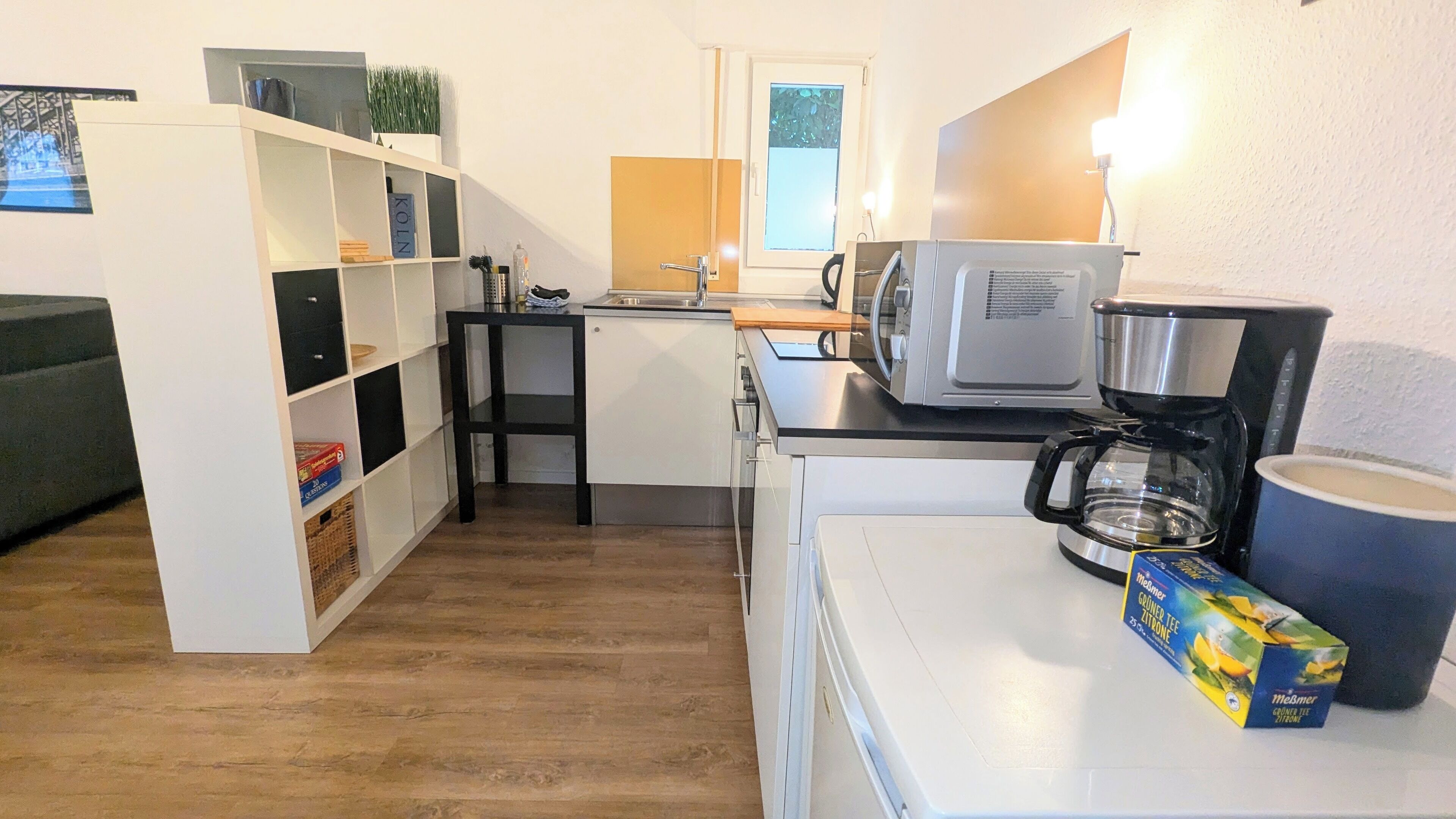 Frigorífico, microondas, horno y placa de cocina