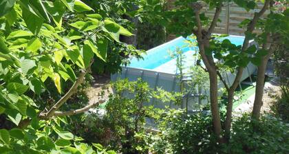 Villa avec étage et jardin