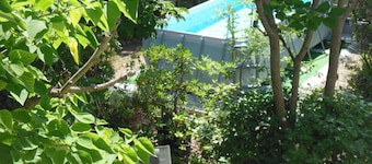 Villa avec étage et jardin