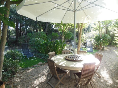 Villa mit Boden und Garten