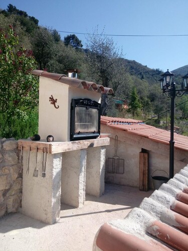 Cottage / Villa, near Monaco, Menton, Italy. 2 bedrooms, 6 people