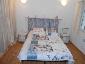 2 bedrooms, iron/ironing board, WiFi, bed sheets - Cottage / Villa, near Monaco, Menton, Italy. 2 bedrooms, 6 people (Peille)