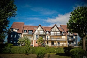 Exterior - Duplex*** charm and decor, comfortable, equipped, sea 300m, ideal for 4 people (Cabourg)