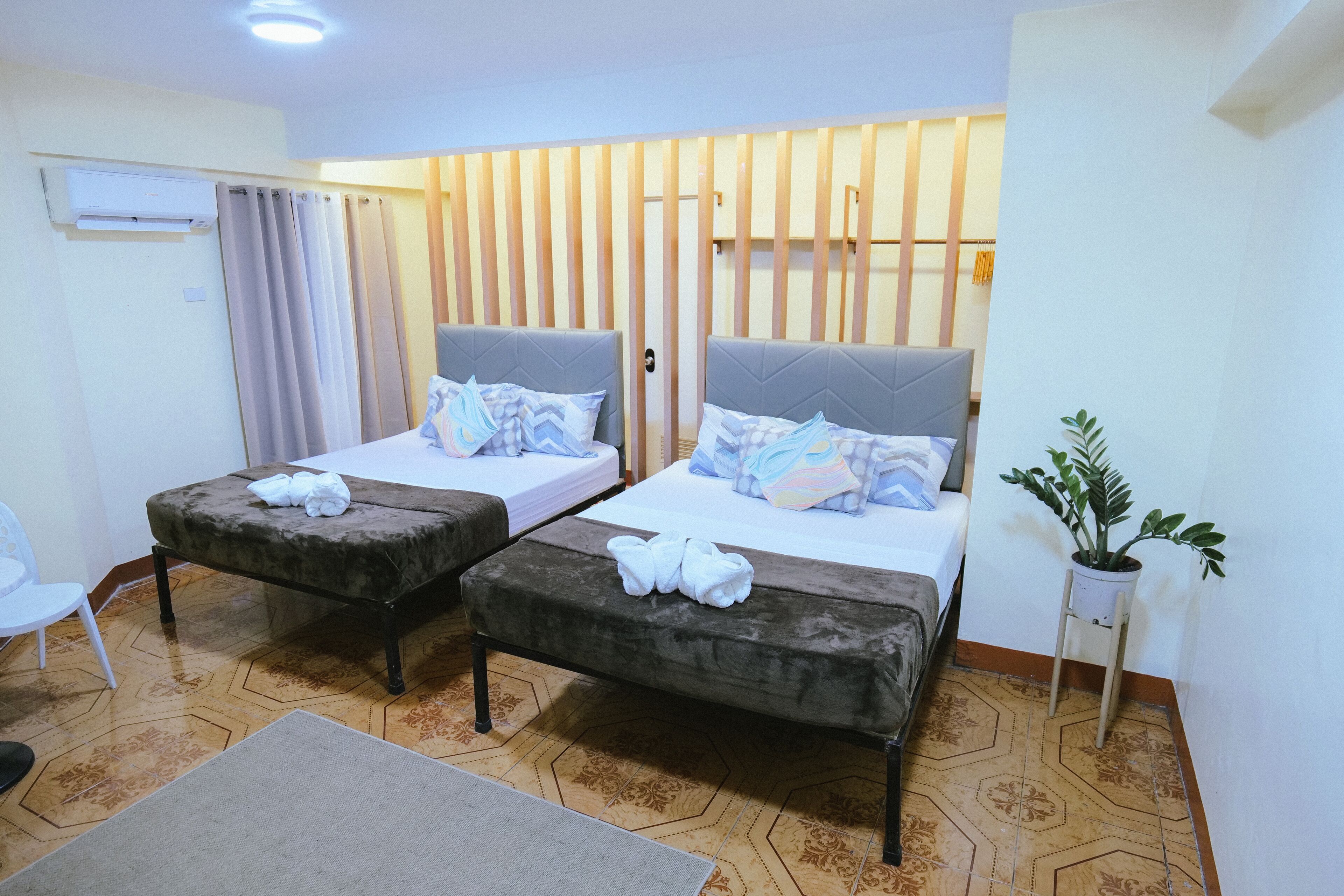 family room | 1 bedroom, iron/ironing board, bed sheets
