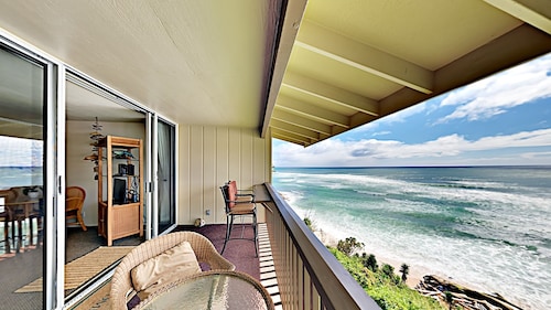 Spectacular Oceanfront Corner Condo with Expansive Top Floor Views at Wailua Bay View!