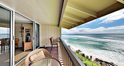 Spectacular Oceanfront Corner Condo with Expansive Top Floor Views at Wailua Bay View!