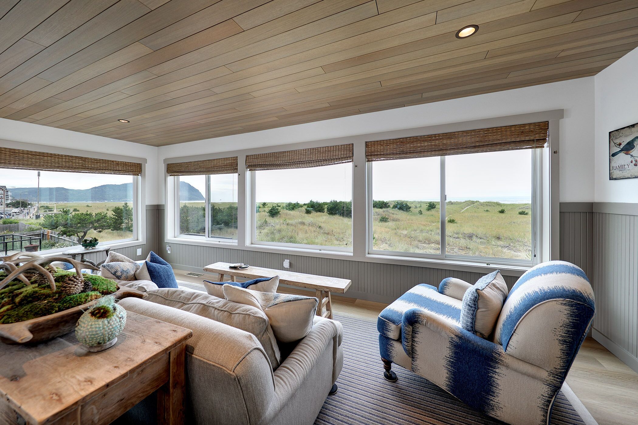 Smart TV, fireplace, table tennis, stereo