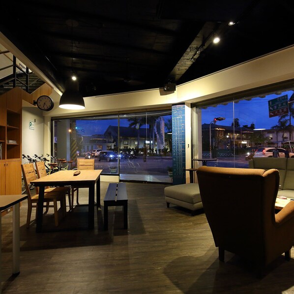 Lobby sitting area - View Hostel (Hualien City)
