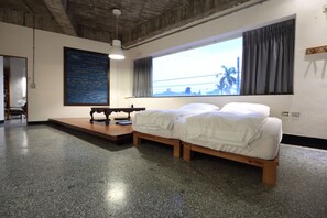 Gallery Room, Multiple Beds | Blackout drapes, free WiFi, bed sheets - View Hostel (Hualien City)