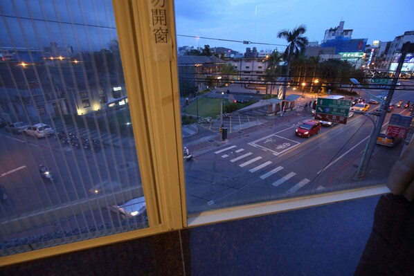 Habitación Confort doble, 2 camas dobles, vistas a la ciudad | Vistas desde la habitación