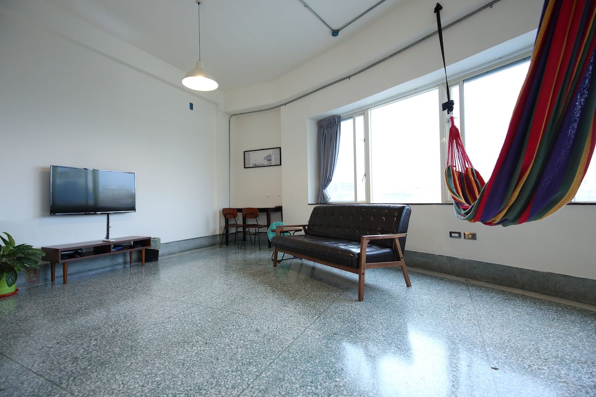 Comfort Quadruple Room, Multiple Beds, City View | Living room