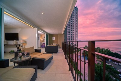 Colorful Beachfront oceanview condo. Large balcony