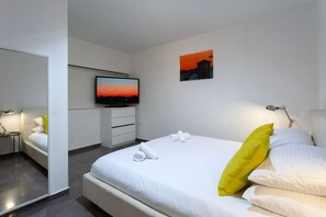 Apartment, 3 Bedrooms | 3 bedrooms, blackout drapes, iron/ironing board, free WiFi - HolyGuest - Bograshov 44 (Tel Aviv)