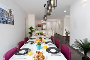 In-room dining - HolyGuest - Bograshov 44 (Tel Aviv)