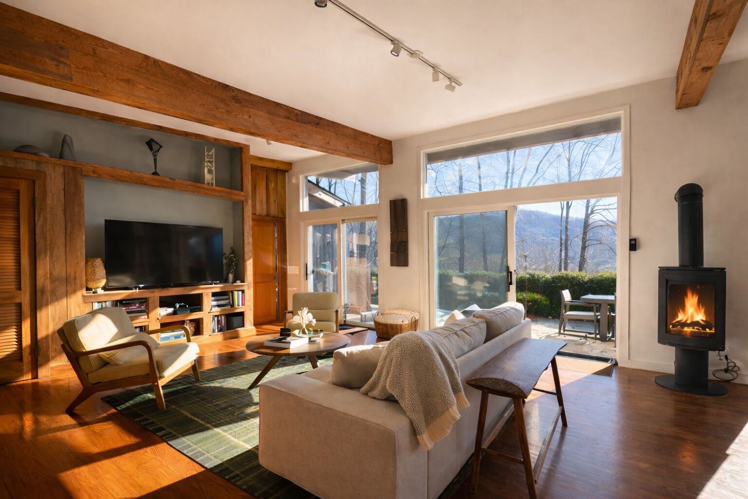 Smart-tv, eldstad, tv-spel och dvd-spelare