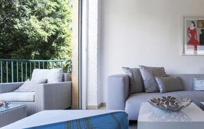 Apartamento clássico, 2 quartos, terraço | 2 quartos, cortinas blackout, ferros/tábuas de passar roupa