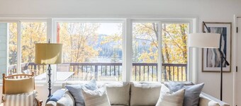 BREATHTAKING LAKE VIEW CABIN Trail and beach access. Dogs 👍
