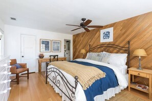 3 bedrooms, desk, iron/ironing board, free WiFi