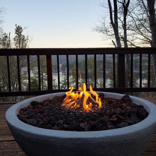 Stunning 3BR Lake View Gem w/Lake Access. S'mores ready Fire Pit-Dog Friendly