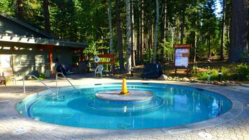 Piscine extérieure, piscine chauffée