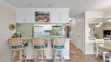 冰箱、微波炉、烤箱、炉灶