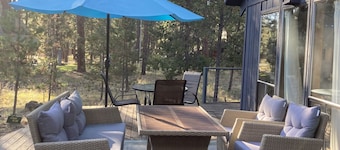 Your New FAVORITE Sunriver cabin near Lodge & Village:  SHARC passes included