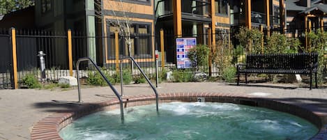 室外 SPA 浴缸