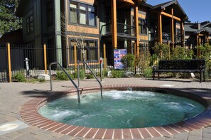 Bañera de hidromasaje exterior