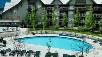 Outdoor pool, a heated pool