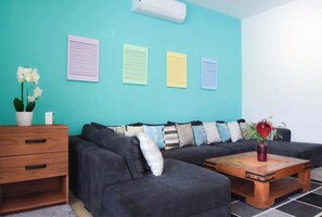 Smart TV, ping pong, stereo