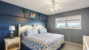 2 bedrooms, iron/ironing board, travel cot, WiFi - Beautiful Beachfront Getaway (Belleair Beach)