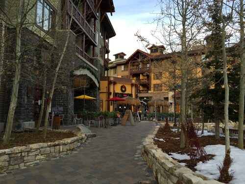 Dorf-Obergeschoss Lincoln House - Großes 2 Schlafzimmer mit Blick auf Mammoth Mountain 