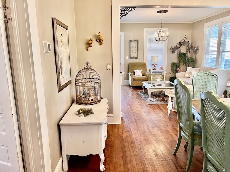 Stylish Coastal Escape | 3br Shabby Chic + Optional Cottage, Walk To Beach & Fun - Gulfport, MS